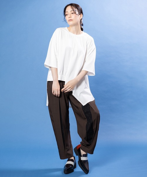 OSMOSIS(オズモーシス)の「アシンメトリーフレアーTシャツ(Tシャツ/カットソー・レディース・ブラック/グレー/ホワイト・ONE SIZE)」の17枚目の写真