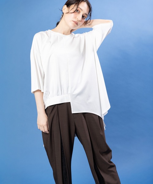 OSMOSIS(オズモーシス)の「アシンメトリーフレアーTシャツ(Tシャツ/カットソー・レディース・ブラック/グレー/ホワイト・ONE SIZE)」の19枚目の写真