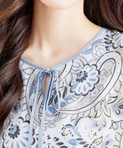 Doux Belle(ドゥーベル)の「フラワー柄シアーブラウス(シャツ/ブラウス・レディース・ブルー・MEDIUM/LARGE/X-LARGE)」の11枚目の写真