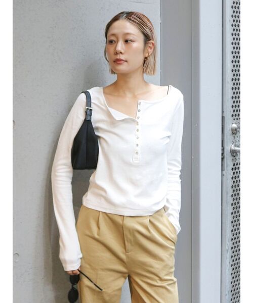 Ungrid（アングリッド）の「フィットヘンリーロングスリーブTee（Tシャツ/カットソー・レディース・オフホワイト/ブラウン/ブラック・FREE）」の2枚目の写真