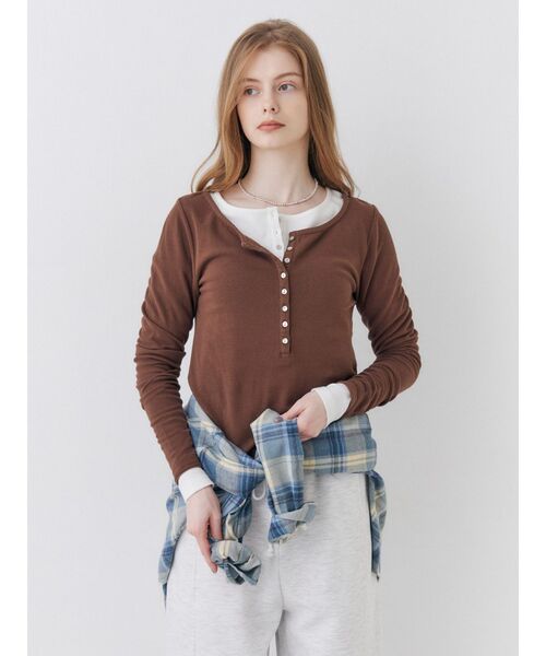 Ungrid（アングリッド）の「フィットヘンリーロングスリーブTee（Tシャツ/カットソー・レディース・オフホワイト/ブラウン/ブラック・FREE）」の4枚目の写真