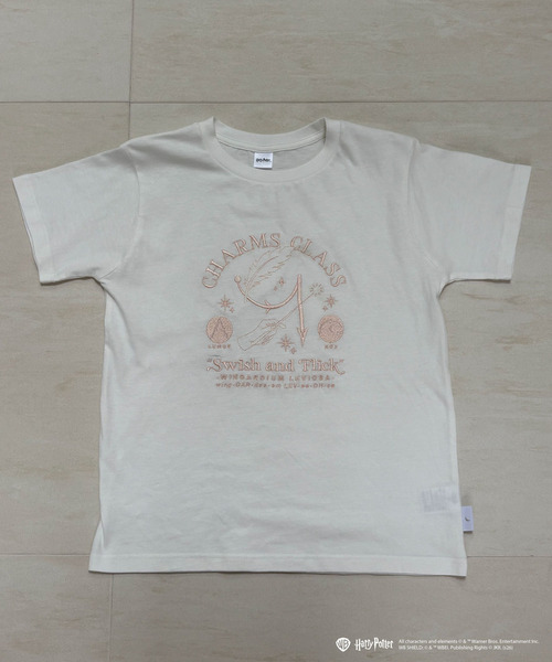 my twilight(マイトワイライト)の「【Harry Potter】呪文学 刺繍 Tシャツ(Tシャツ/カットソー・レディース・ブラック/オフホワイト・FREE)」の5枚目の写真