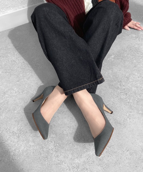 MAMIAN(マミアン)の「iCoN COLORS / ポインテッドトゥ スエード パンプス (7.0cmヒール)(パンプス・レディース・レオパード/チャコールグレー/グレイッシュベージュ/ブラック・23.0cm/24.5cm/24.0cm/23.5cm/22.5cm/25.0cm)」の3枚目の写真