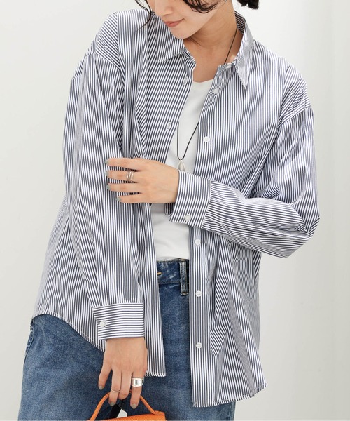 BELLUNA PLUS（ベルーナ）の「イージーケアが嬉しい！ストライプシャツ（シャツ/ブラウス・レディース・ネイビー系・X-LARGE/LARGE/MEDIUM）」の4枚目の写真