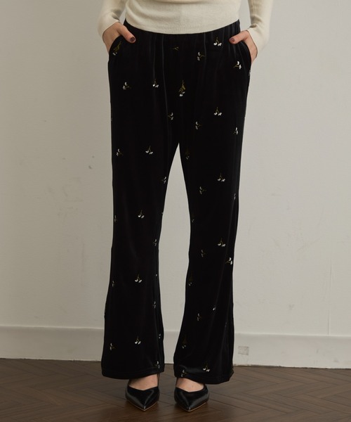 Trish(トリッシュ)の「ベロア花刺繍パンツ(その他パンツ・レディース・ブラウン/ブラック・FREE)」の1枚目の写真