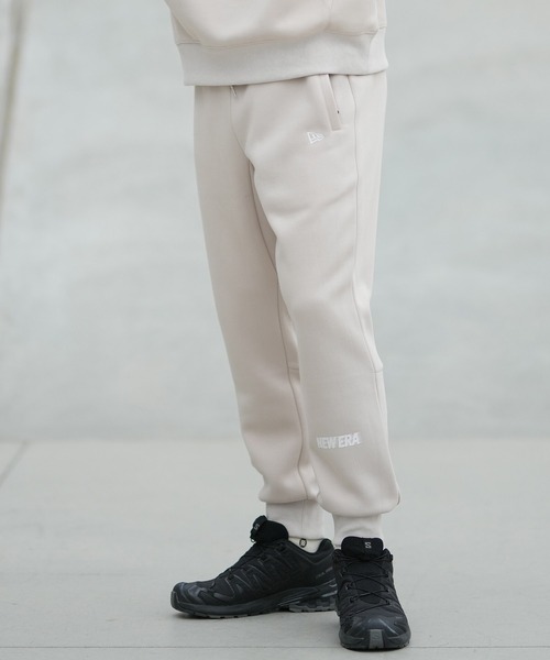 NEW ERA(ニューエラ)の「【ムラサキスポーツ別注】NEW ERA/ニューエラ スウェットパンツ 15393149/15393150/15393151(スウェットパンツ・メンズ・ブラック/アッシュグレー/ストーン・L/XL/M)」の1枚目の写真