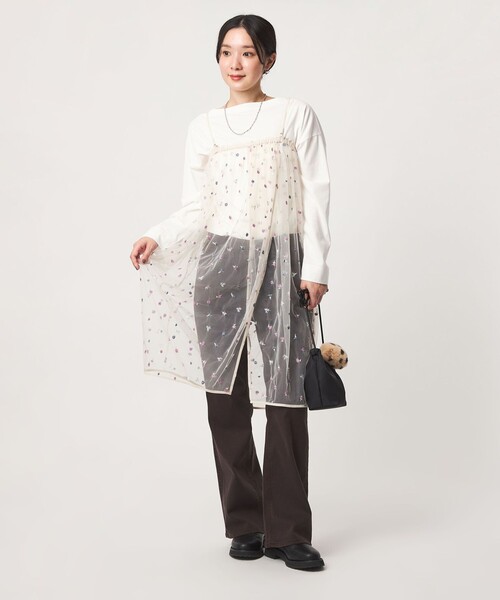 green label relaxing(グリーンレーベルリラクシング)の「【WEB限定】<at ease>チュール シシュウ 2WAY スカート ワンピース(ワンピース・レディース・オフホワイト/ブラック・FREE)」の5枚目の写真