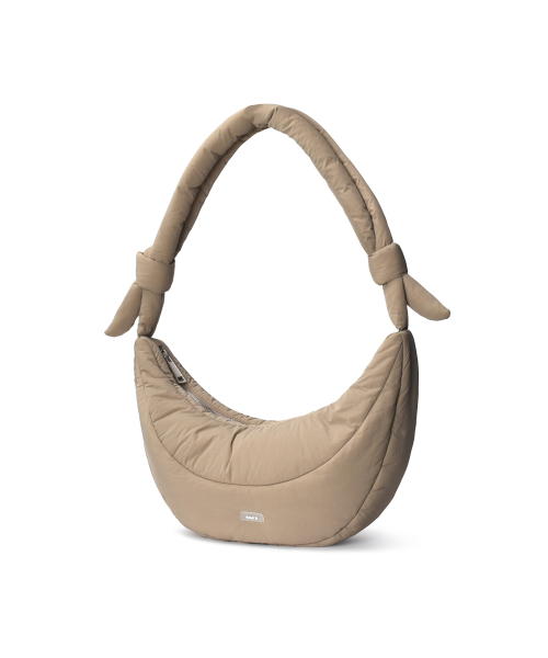 4OUR B(サビ)の「Bent Lip Bag (4colors)(メッセンジャーバッグ・レディース・ブラック/チョコ/アイボリー/ベージュ・FREE)」の5枚目の写真