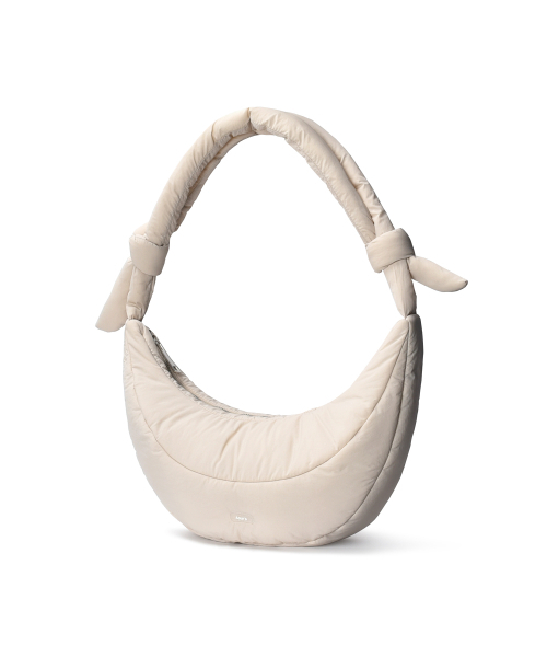 4OUR B(サビ)の「Bent Lip Bag (4colors)(メッセンジャーバッグ・レディース・ブラック/チョコ/アイボリー/ベージュ・FREE)」の7枚目の写真