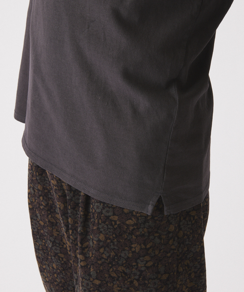 JOURNAL STANDARD relume(ジャーナルスタンダード レリューム)の「ヴァリアス ガーメントダイ ロンT(Tシャツ/カットソー・メンズ・バーガンディー/ブラック/ダークブルー/ホワイト系その他/オリーブ/グレー・MEDIUM/LARGE)」の10枚目の写真