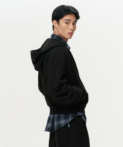 ERA（エラ）の「ユニセックス ERA オーバーサイズ フーデッドジップアップ - ブラック（パーカー・レディース・その他・SMALL/MEDIUM/LARGE）」の10枚目の写真