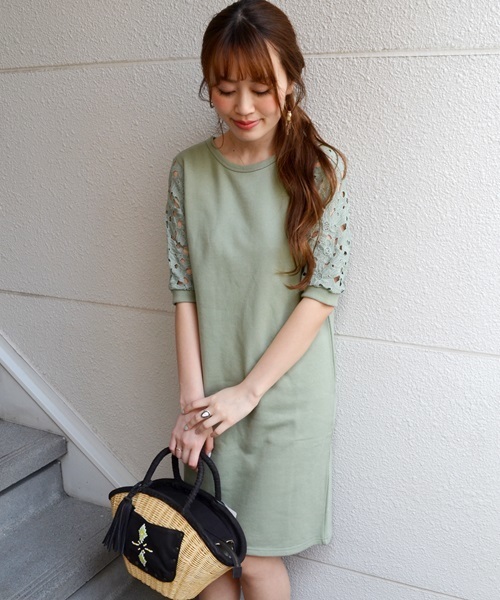 Khaju(カージュ)の「Khaju: フラワーレーススリーブワンピース□(ワンピース・レディース・カーキ/ネイビー・ONE SIZE)」の1枚目の写真