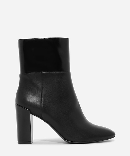 CHARLES & KEITH(チャールズ & キース)の「 ベーシックブロックヒールブーツ / BASIC BLOCK HEELED BOOTS(ブーツ・レディース・ダークブラウン/ブラック・25cm/24.5cm/23cm/23.5cm/22.5cm)」の1枚目の写真