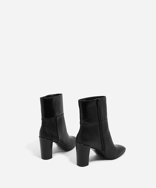 CHARLES & KEITH(チャールズ & キース)の「 ベーシックブロックヒールブーツ / BASIC BLOCK HEELED BOOTS(ブーツ・レディース・ダークブラウン/ブラック・25cm/24.5cm/23cm/23.5cm/22.5cm)」の6枚目の写真