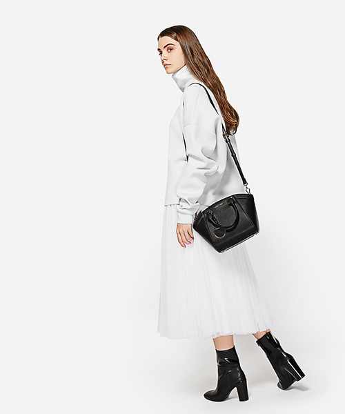 CHARLES & KEITH(チャールズ & キース)の「 ベーシックブロックヒールブーツ / BASIC BLOCK HEELED BOOTS(ブーツ・レディース・ダークブラウン/ブラック・25cm/24.5cm/23cm/23.5cm/22.5cm)」の9枚目の写真