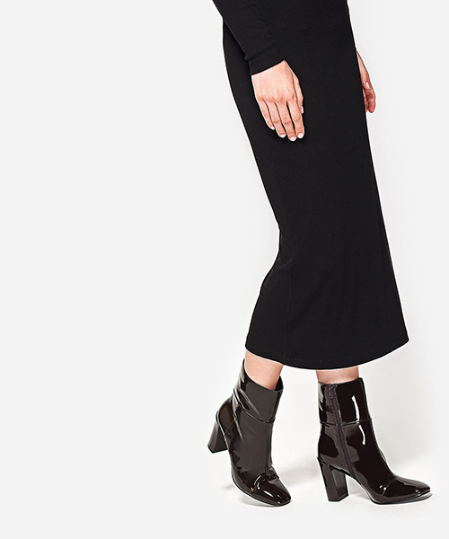 CHARLES & KEITH(チャールズ & キース)の「 ベーシックブロックヒールブーツ / BASIC BLOCK HEELED BOOTS(ブーツ・レディース・ダークブラウン/ブラック・25cm/24.5cm/23cm/23.5cm/22.5cm)」の10枚目の写真