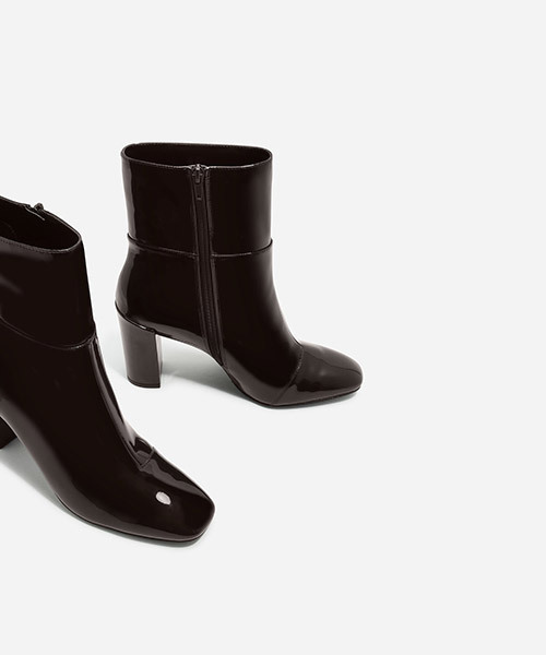 CHARLES & KEITH(チャールズ & キース)の「 ベーシックブロックヒールブーツ / BASIC BLOCK HEELED BOOTS(ブーツ・レディース・ダークブラウン/ブラック・25cm/24.5cm/23cm/23.5cm/22.5cm)」の11枚目の写真