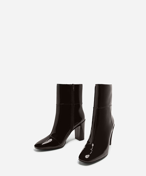 CHARLES & KEITH(チャールズ & キース)の「 ベーシックブロックヒールブーツ / BASIC BLOCK HEELED BOOTS(ブーツ・レディース・ダークブラウン/ブラック・25cm/24.5cm/23cm/23.5cm/22.5cm)」の12枚目の写真