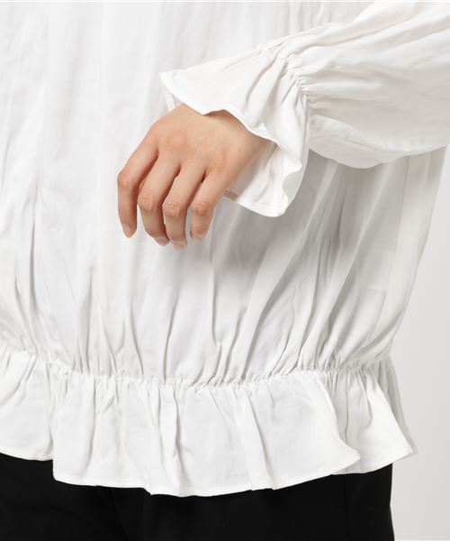 LBC（エルビーシー）の「チュールドットフリルネックブラウス（シャツ/ブラウス・レディース・ホワイト/ブラック・LARGE/MEDIUM）」の5枚目の写真