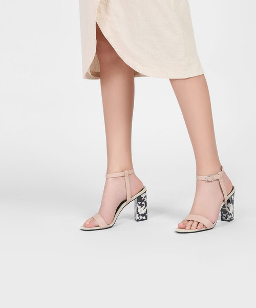 CHARLES & KEITH(チャールズ & キース)の「シェルエフェクトブロックヒールサンダル / SHELL EFFECT BLOCK HEEL SANDALS(サンダル・レディース・ブラック/ピンク・25.5cm/25cm/22.5cm/23.5cm/23cm/24.5cm)」の8枚目の写真
