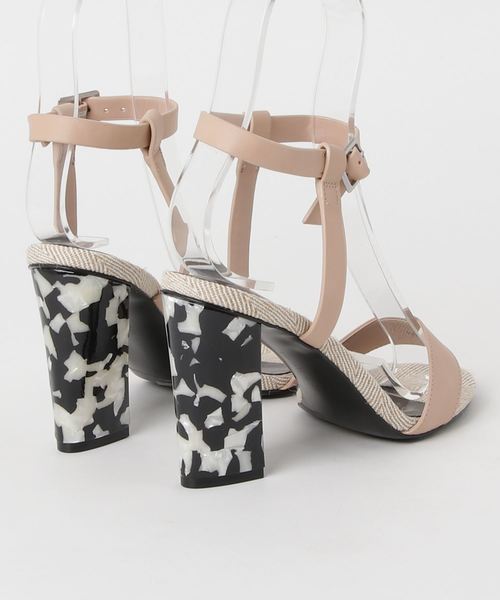 CHARLES & KEITH(チャールズ & キース)の「シェルエフェクトブロックヒールサンダル / SHELL EFFECT BLOCK HEEL SANDALS(サンダル・レディース・ブラック/ピンク・25.5cm/25cm/22.5cm/23.5cm/23cm/24.5cm)」の3枚目の写真