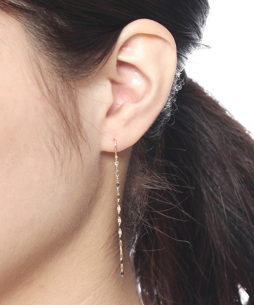 COCOSHNIK(ココシュニック)の「フラワークロス×カットアズキ フリンジ フックピアス(ピアス(両耳用)・レディース・ホワイト・00)」の4枚目の写真