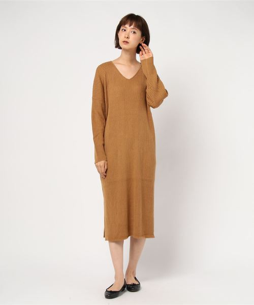 WEGO(ウィゴー)の「WEGO VINTAGE/リブVネックスリットワンピース(ワンピース・レディース・ブラック/キャメル/ライトベージュ・FREE)」の3枚目の写真