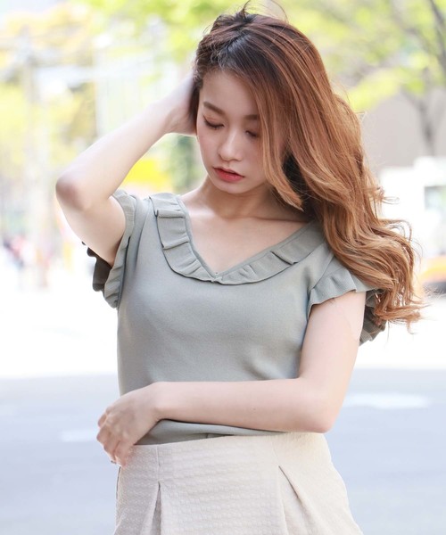 HER CLOSET(ハークローゼット)の「【HERCLOSET】フリル袖Vネックノースリニット(ニット/セーター・レディース・ブラック/ネイビー/アイボリー/グリーン系その他/ピンク系その他/グレイッシュブルー・M)」の12枚目の写真
