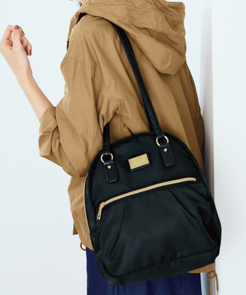 Live in comfort（リブインコンフォート）の「リブ　イン　コンフォート　どんなシーンにも心強い！　リュックにもショルダーにもなる２－ＷＡＹお役立ちバッグ（バックパック/リュック・レディース・ブラック/レッド/ターコイズブルー/ベージュ・ONE SIZE）」の2枚目の写真