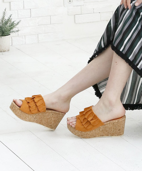 VIVIAN(ヴィヴィアン)の「フリルアッパー本コルク巻きウェッジヒールサンダル(サンダル・レディース・シルバー/ダークインディゴブルー/ワインレッド/ホワイト系その他6/ブラック系その他3/グレー系その他3/ブルー系その他3/イエロー系その他3/オレンジ系その他3・S/M/L)」の8枚目の写真