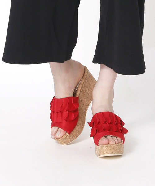 VIVIAN(ヴィヴィアン)の「フリルアッパー本コルク巻きウェッジヒールサンダル(サンダル・レディース・シルバー/ダークインディゴブルー/ワインレッド/ホワイト系その他6/ブラック系その他3/グレー系その他3/ブルー系その他3/イエロー系その他3/オレンジ系その他3・S/M/L)」の7枚目の写真