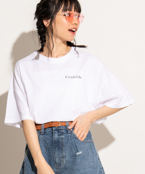 WEGO（ウィゴー）の「WEGO/ワイドルーズロゴプリントTシャツ（Tシャツ/カットソー・レディース・ホワイト/ベージュ/イエロー/パープル/ホワイト系その他/スミクロ・FREE）」の3枚目の写真
