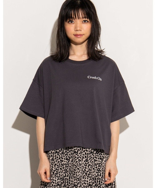 WEGO（ウィゴー）の「WEGO/ワイドルーズロゴプリントTシャツ（Tシャツ/カットソー・レディース・ホワイト/ベージュ/イエロー/パープル/ホワイト系その他/スミクロ・FREE）」の14枚目の写真