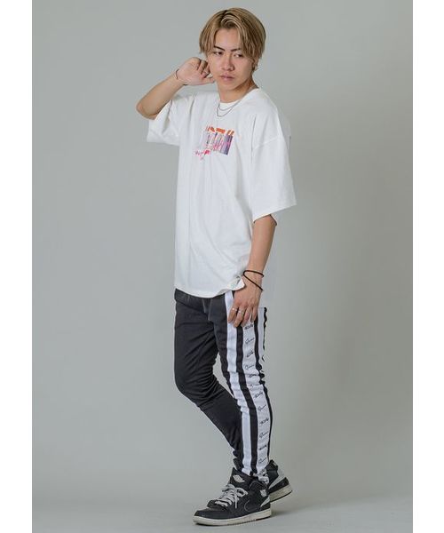 RE730（アールイーセブンサーティー）の「【RE730】ガールズプリントビッグTシャツ ビッグシルエット（Tシャツ/カットソー・メンズ・オフホワイト/ブラック・MEDIUM/LARGE）」の7枚目の写真