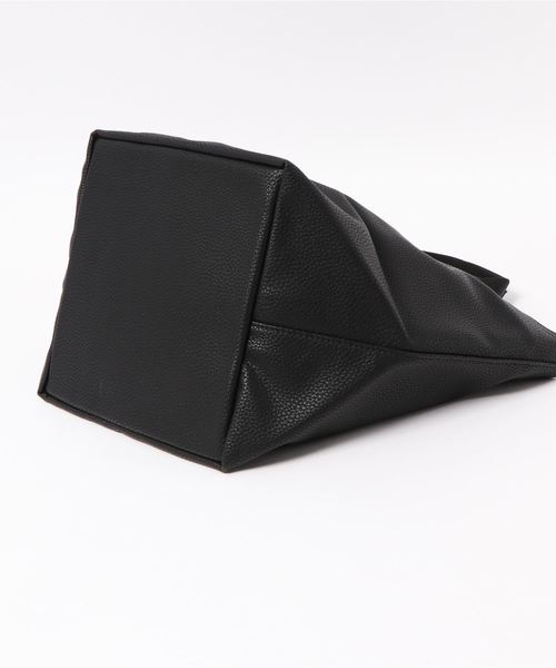 DouDou（ドゥドゥ）の「舟形ト-トバッグ（ショルダーバッグ・レディース・ブラック/ゴールド/グレイッシュベージュ・FREE）」の5枚目の写真