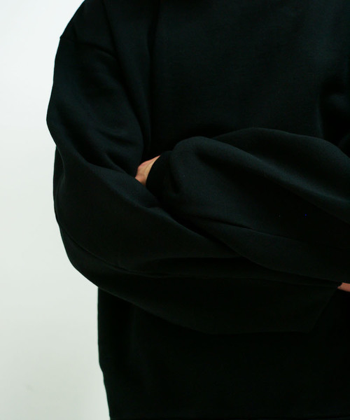 WELLDER(ウェルダー)の「WELLDER Buck Side Tucked Crewneck(スウェット・メンズ・ブラック/トップグレー・L/M)」の6枚目の写真