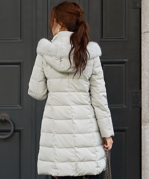 ElegChic(エレグシック)の「ファーフードキルティング ロング ダウンコート(ダウンジャケット/コート・レディース・ブラック/ネイビー/グレイッシュベージュ・M/L)」の8枚目の写真