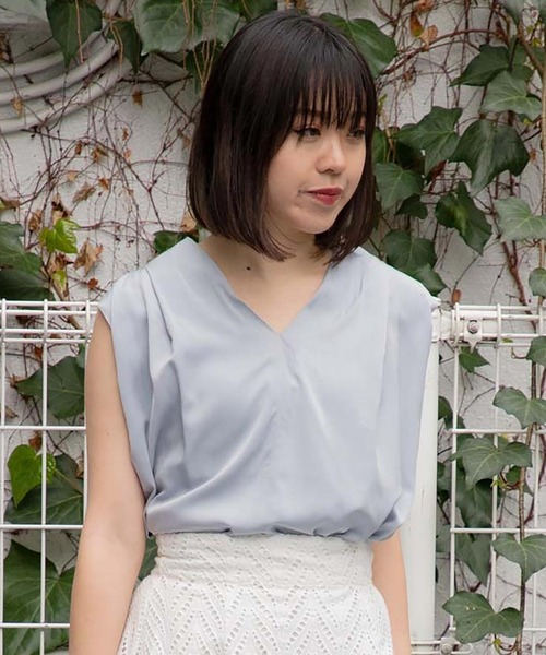 Rose Bud ローズバッド の Vネックノースリーブブラウス シャツ ブラウス Wear