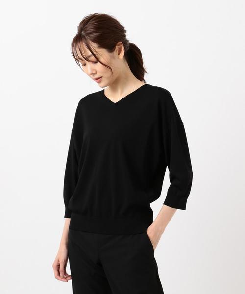 J.PRESS(ジェイプレス)の「【洗える】レーヨンストレッチ Vネック ニット(ニット/セーター・レディース・ブラック系/黄土色系/グリーン系/ワイン系・F)」の2枚目の写真
