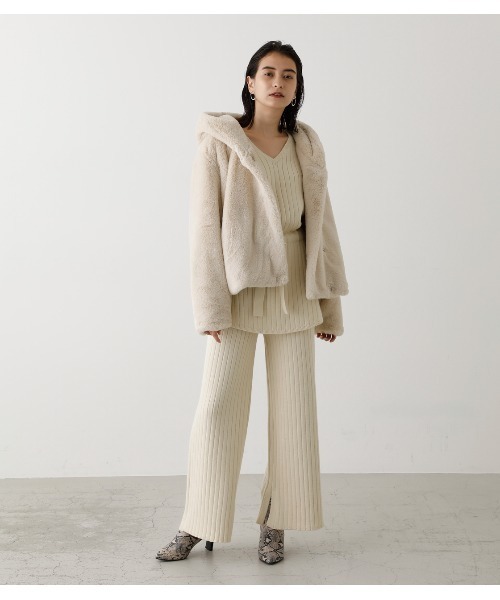 AZUL by moussy（アズールバイマウジー）の「FLUFFY HOODIE SHORT COAT/フラッフィーフーディショートコート（その他アウター・レディース・オフホワイト/ブラック/グリーン/ベージュ・LARGE/SMALL/MEDIUM）」の6枚目の写真