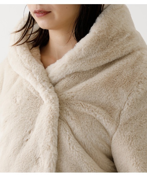 AZUL by moussy（アズールバイマウジー）の「FLUFFY HOODIE SHORT COAT/フラッフィーフーディショートコート（その他アウター・レディース・オフホワイト/ブラック/グリーン/ベージュ・LARGE/SMALL/MEDIUM）」の11枚目の写真