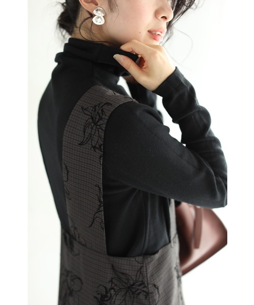 くしゅくしゅネックのもちもちニットプルオーバートップス