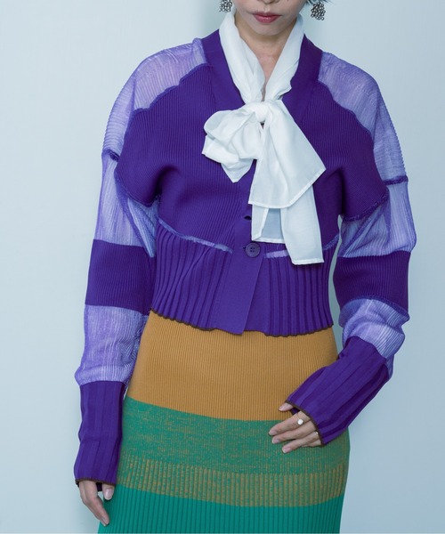 TEVALT（ヴァレット）の「シアーマルチリブ　ショート丈　ニットカーディガン（カーディガン/ボレロ・レディース・ブラック/ベージュ/ブルー/ブラウン/グレー/パープル・38）」の6枚目の写真