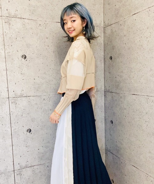 TEVALT（ヴァレット）の「シアーマルチリブ　ショート丈　ニットカーディガン（カーディガン/ボレロ・レディース・ブラック/ベージュ/ブルー/ブラウン/グレー/パープル・38）」の9枚目の写真