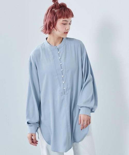 cepo（セポ）の「サテンロングシャツ（シャツ/ブラウス・レディース・ベージュ/サックスブルー・M）」の2枚目の写真