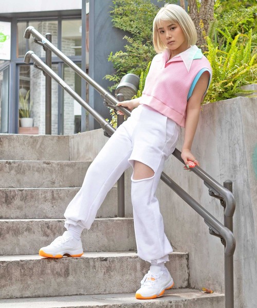 atmos pink（アトモスピンク）の「atmos pink カッティング スウェット カラーワイドパンツ（その他パンツ・レディース・グレー/ブラック/ホワイト/レッド・FREE）」の2枚目の写真