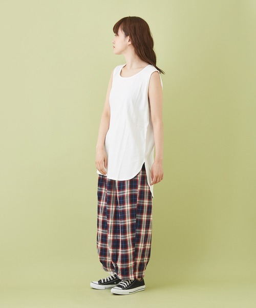 CUBE SUGAR（キューブシュガー）の「WEB限定 リサイクル天竺 ラウンド裾 タンクトップ（タンクトップ・レディース・ホワイト/チャコールグレー/カーキ/イエロー・M）」の7枚目の写真