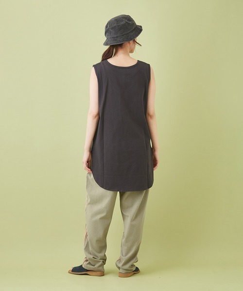 CUBE SUGAR（キューブシュガー）の「WEB限定 リサイクル天竺 ラウンド裾 タンクトップ（タンクトップ・レディース・ホワイト/チャコールグレー/カーキ/イエロー・M）」の11枚目の写真
