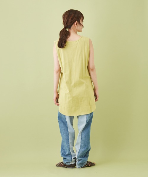 CUBE SUGAR（キューブシュガー）の「WEB限定 リサイクル天竺 ラウンド裾 タンクトップ（タンクトップ・レディース・ホワイト/チャコールグレー/カーキ/イエロー・M）」の15枚目の写真