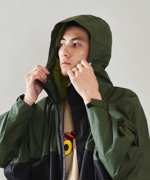 EKAL（エカル）の「『別注』Kiu×EKAL　ナイロンポンチョ（レインコート/ポンチョ・メンズ・オリーブ系・FREE）」の8枚目の写真